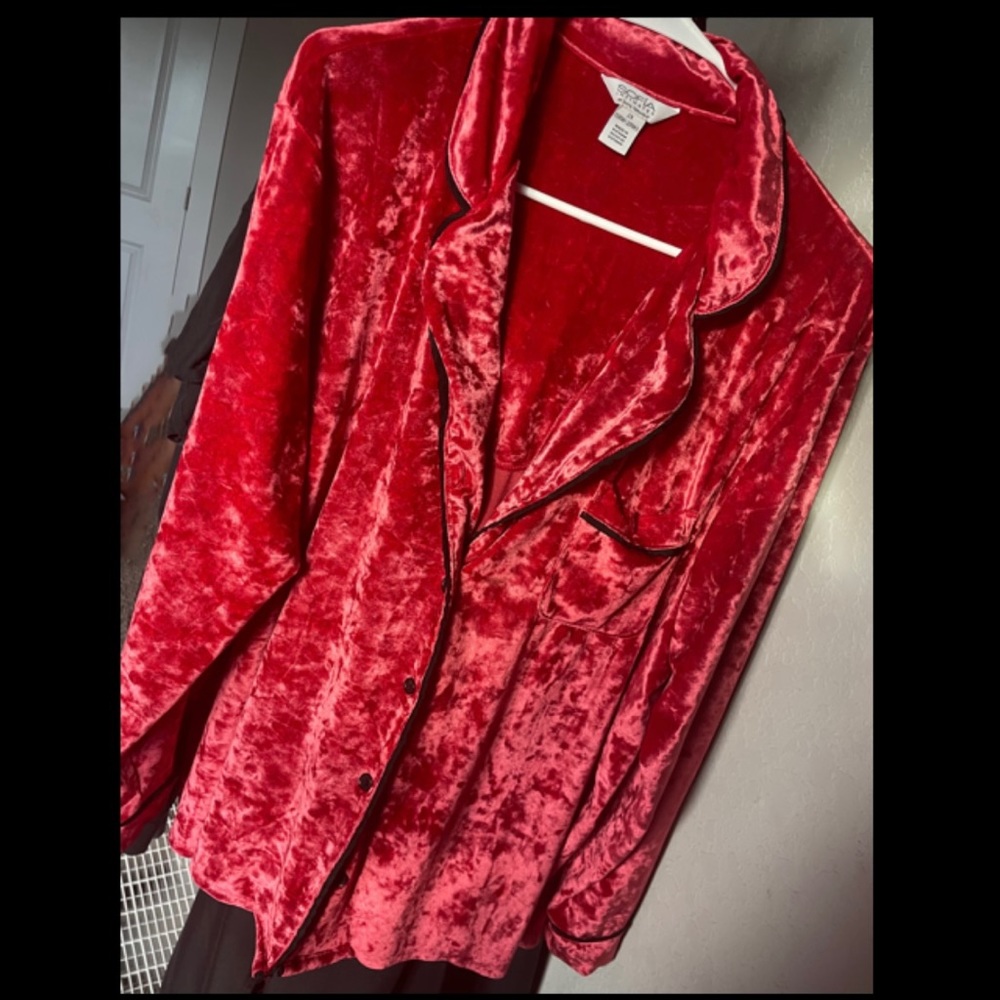 Sofia Vergara Crushed Velvet/Velour Long sleeve Sleep Top